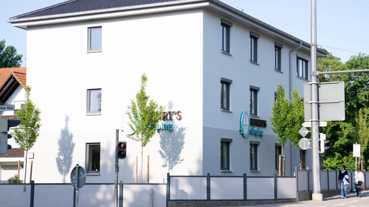 Henrys Sleeping Am Augsburger Eiskanal ภายนอก รูปภาพ